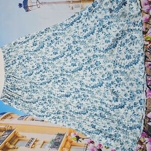 Tuckernuck Blue and White Floral Skirt XS